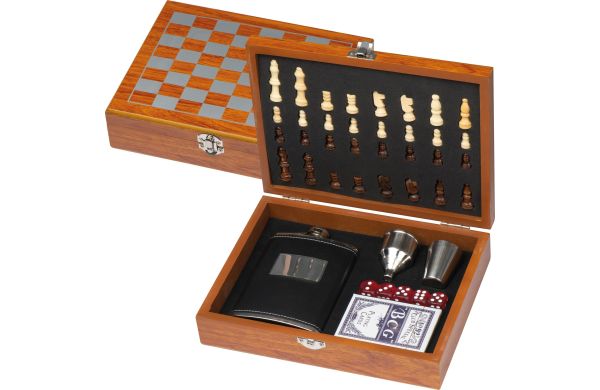 Spieleset mit Flachmann, Schach- und Kartenspiel - braun